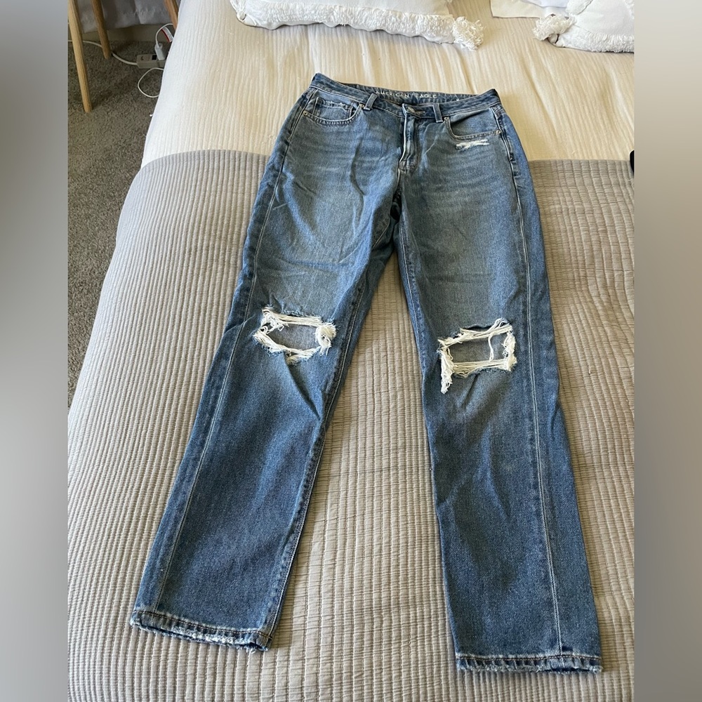 American eagle distressed mom jeans, size 4